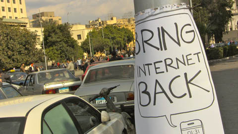 "Bring Intrenet back" Foto eines Protestzettels, R. Gutjahr, derzeit in Kairo