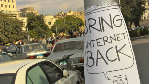 "Bring Intrenet back" Foto eines Protestzettels, R. Gutjahr, derzeit in Kairo